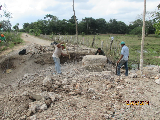 Demolición de alcantarilla con herramientas menores