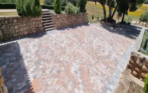 Pavimento decorativo en Patio Residencial